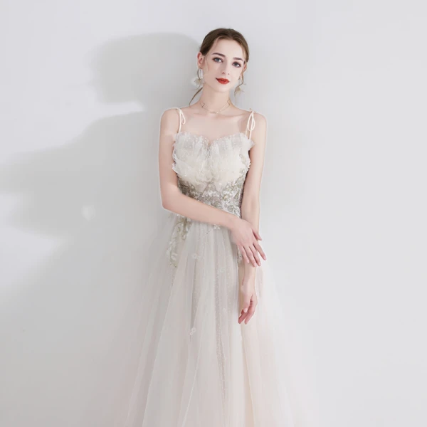 Charmant Champagne Robe De Soirée 2020 Princesse Bretelles Spaghetti Sans Manches Tachetée Tulle Appliques En Dentelle Perlage Longue Volants Dos Nu Robe De Ceremonie