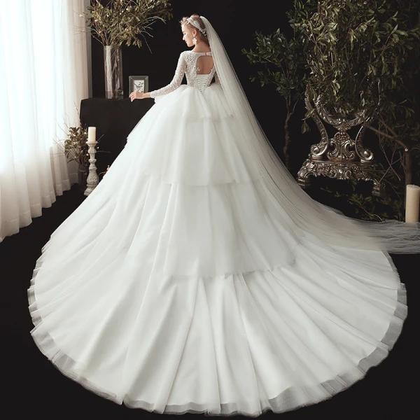 Chic / Belle Ivoire Robe De Mariée 2020 Robe Boule Encolure Dégagée 3/4 Manches Dos Nu Appliques En Dentelle Paillettes Perlage Chapel Train Volants en Cascade