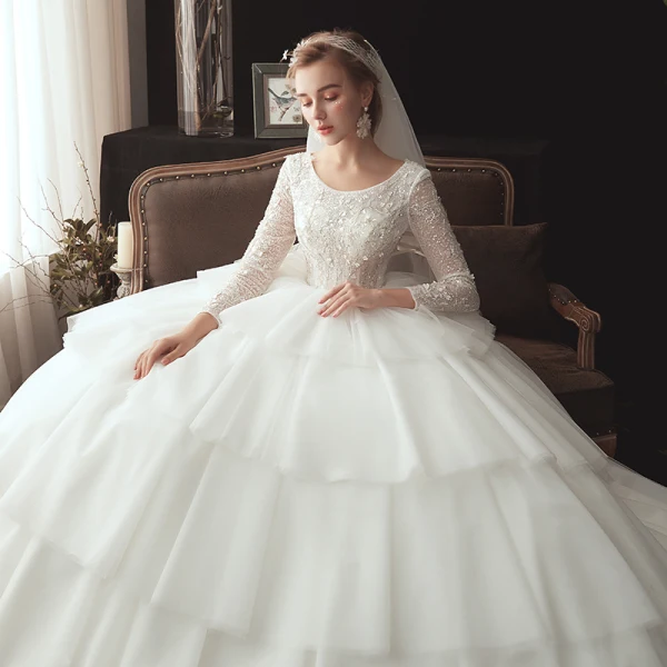 Chic / Belle Ivoire Robe De Mariée 2020 Robe Boule Encolure Dégagée 3/4 Manches Dos Nu Appliques En Dentelle Paillettes Perlage Chapel Train Volants en Cascade
