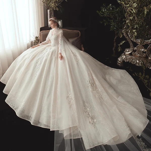 Conte de fée Champagne Transparentes Robe De Mariée Avec Cape 2020 Robe Boule Col Haut 3/4 Manches Dos Nu Appliques En Dentelle Perlage Watteau Train Volants
