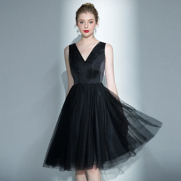 Fashion Black Homecoming Graduation Dresses 2020 A-Line / Princess V-Neck Sleeveless Beading Pearl Short Ruffle Backless Formal Dresses