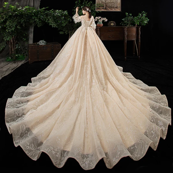 Chic / Belle Champagne Transparentes Grande Taille Robe De Mariée 2020 Encolure Dégagée Gonflée 3/4 Manches Dos Nu Appliques En Dentelle Perlage Cathedral Train Volants