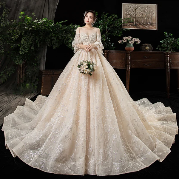 Chic / Belle Champagne Transparentes Grande Taille Robe De Mariée 2020 Encolure Dégagée Gonflée 3/4 Manches Dos Nu Appliques En Dentelle Perlage Cathedral Train Volants