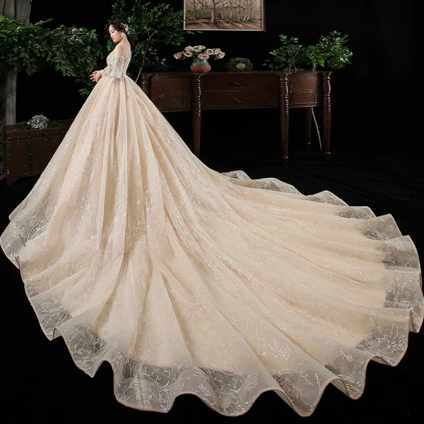 Chic / Belle Champagne Transparentes Grande Taille Robe De Mariée 2020 Encolure Dégagée Gonflée 3/4 Manches Dos Nu Appliques En Dentelle Perlage Cathedral Train Volants