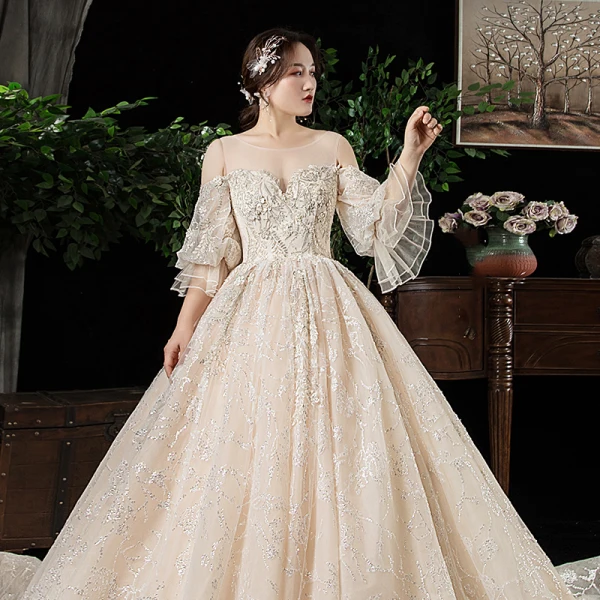 Chic / Belle Champagne Transparentes Grande Taille Robe De Mariée 2020 Encolure Dégagée Gonflée 3/4 Manches Dos Nu Appliques En Dentelle Perlage Cathedral Train Volants