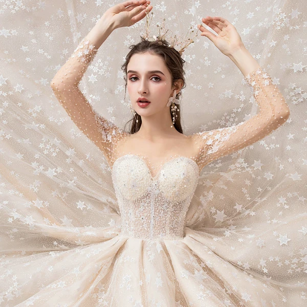 Fabuleux Champagne Transparentes Étoile Robe De Mariée 2020 Robe Boule Encolure Carrée Manches Longues Dos Nu Glitter Tulle Fait main Perlage Cathedral Train Volants
