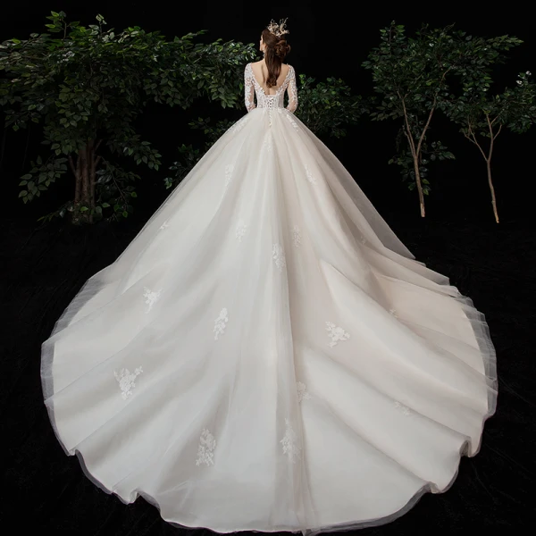 High-end Champagne Genomskinliga Bröllopsklänningar 2020 Balklänning Fyrkantig Ringning 3/4 ärm Halterneck Pierced Appliqués Spets Chapel Train Ruffle