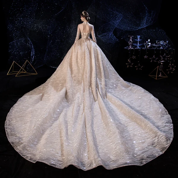 Luxe Champagne Transparentes Robe De Mariée 2020 Robe Boule Col Haut 3/4 Manches Dos Nu Glitter Appliques En Dentelle Fait main Perlage Royal Train Volants