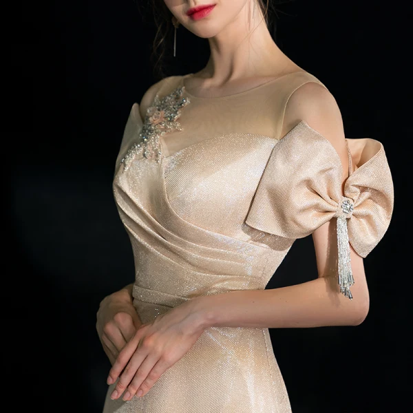 Bling Bling Champagne Robe De Soirée 2019 Princesse Encolure Dégagée Noeud Manches Courtes Perlage Gland Faux Diamant Ceinture Longue Volants Dos Nu Glitter Robe De Ceremonie