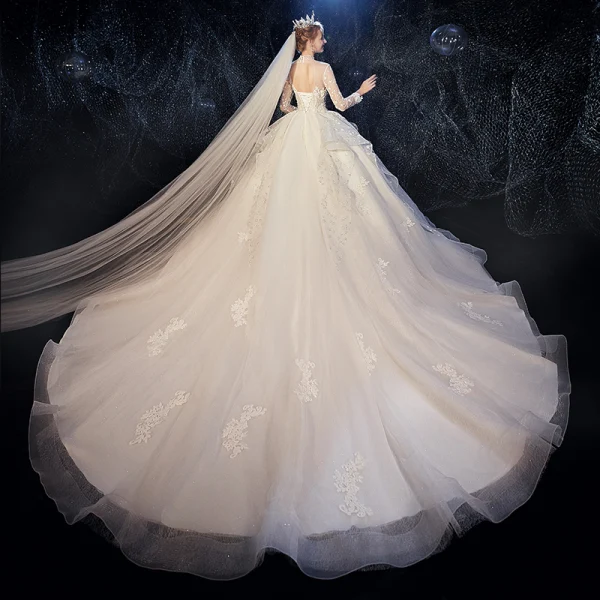 Vintage / Originale Ivoire Transparentes Robe De Mariée 2020 Robe Boule Col Haut Manches Longues Dos Nu Glitter Tulle Appliques En Dentelle Perlage Chapel Train Volants