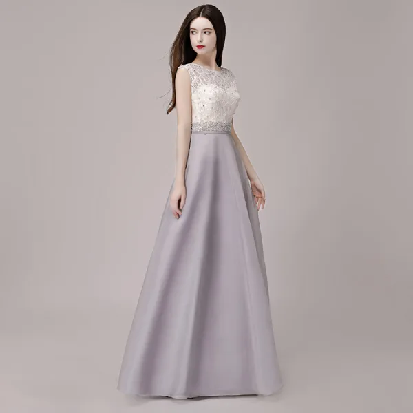Affordable Silver Pierced Evening Dresses  2018 A-Line / Princess Scoop Neck Sleeveless Pearl Rhinestone Sash Floor-Length / Long Formal Dresses