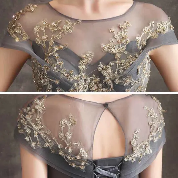 Elegante Grau Abendkleider 2020 A Linie Durchsichtige Rundhalsausschnitt Kurze Ärmel Perlenstickerei Glanz Tülle Sweep / Pinsel Zug Rüschen Rückenfreies Festliche Kleider