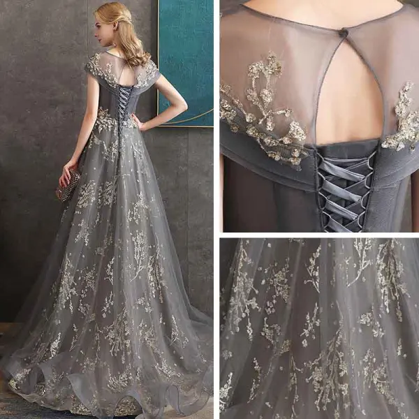 Elegante Grau Abendkleider 2020 A Linie Durchsichtige Rundhalsausschnitt Kurze Ärmel Perlenstickerei Glanz Tülle Sweep / Pinsel Zug Rüschen Rückenfreies Festliche Kleider