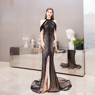Haut De Gamme Noire Robe De Soirée 2020 Trompette Sirène Titulaire Sans Manches Fait Main Perlage Fendue Devant Train De Balayage Volants Dos Nu Robe De Ceremonie