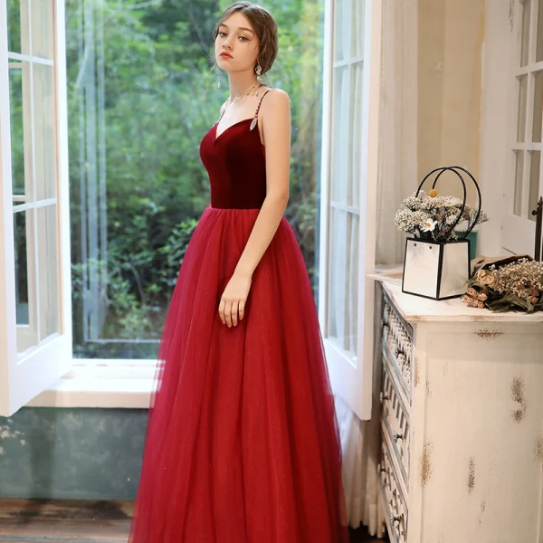 Chic / Belle Bordeaux Robe De Soirée 2020 Princesse Perlage Bretelles Spaghetti Sans Manches Longue Volants Dos Nu Robe De Ceremonie