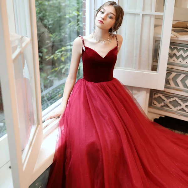 Chic / Belle Bordeaux Robe De Soirée 2020 Princesse Perlage Bretelles Spaghetti Sans Manches Longue Volants Dos Nu Robe De Ceremonie