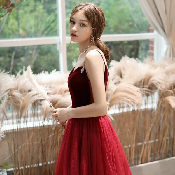 Chic / Belle Bordeaux Robe De Soirée 2020 Princesse Perlage Bretelles Spaghetti Sans Manches Longue Volants Dos Nu Robe De Ceremonie