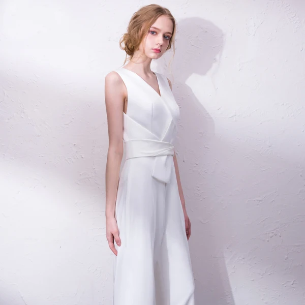 Elegante Ivory / Creme Overall 2019 V-Ausschnitt Ärmellos Stoffgürtel Lange Abendkleider