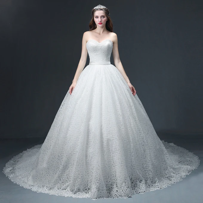 Luksus Elfenben Blonder Brudekjoler 2017 Ballkjole Kjæreste Uten Ermer Ryggløse Sash Chapel Train