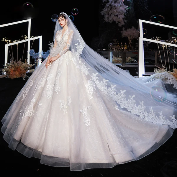 Illusion Champagne Transparentes Robe De Mariée 2020 Robe Boule V-Cou 3/4 Manches Dos Nu Appliques En Dentelle Perlage Cathedral Train Volants