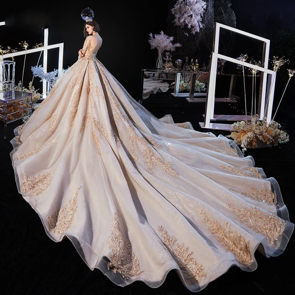 Luxe Champagne Robe De Mariée 2020 Robe Boule Transparentes Encolure Dégagée 3/4 Manches Dos Nu Glitter Tulle Appliques En Dentelle Perlage Cathedral Train Volants