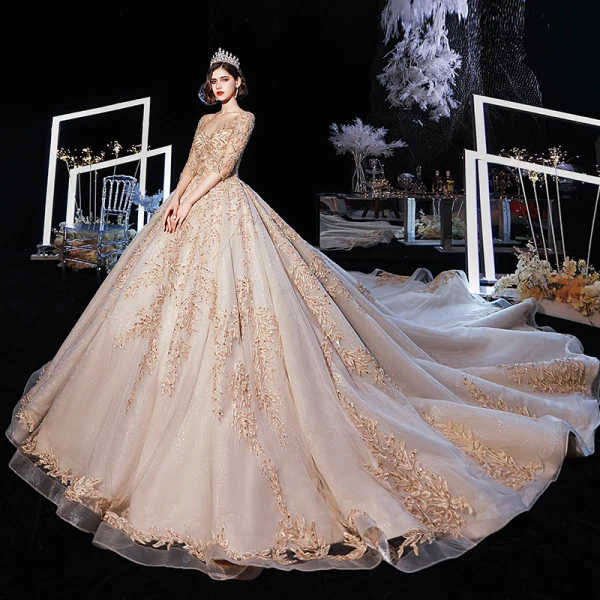 Luxe Champagne Robe De Mariée 2020 Robe Boule Transparentes Encolure Dégagée 3/4 Manches Dos Nu Glitter Tulle Appliques En Dentelle Perlage Cathedral Train Volants