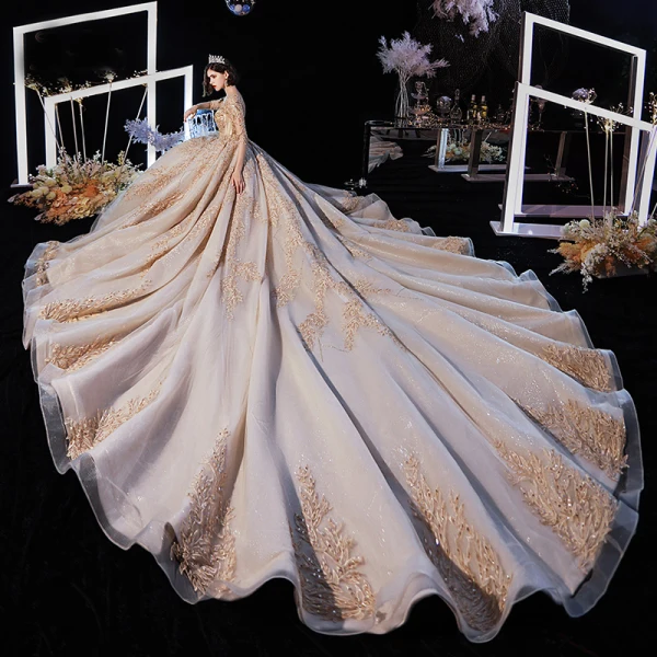 Luxe Champagne Robe De Mariée 2020 Robe Boule Transparentes Encolure Dégagée 3/4 Manches Dos Nu Glitter Tulle Appliques En Dentelle Perlage Cathedral Train Volants