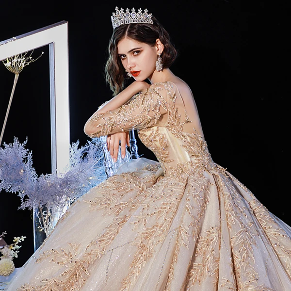 Luxe Champagne Robe De Mariée 2020 Robe Boule Transparentes Encolure Dégagée 3/4 Manches Dos Nu Glitter Tulle Appliques En Dentelle Perlage Cathedral Train Volants