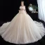Schöne Champagner Brautkleider / Hochzeitskleider 2020 Ballkleid Neckholder Ärmellos Rückenfreies Perlenstickerei Glanz Tülle Kathedrale Schleppe Rüschen