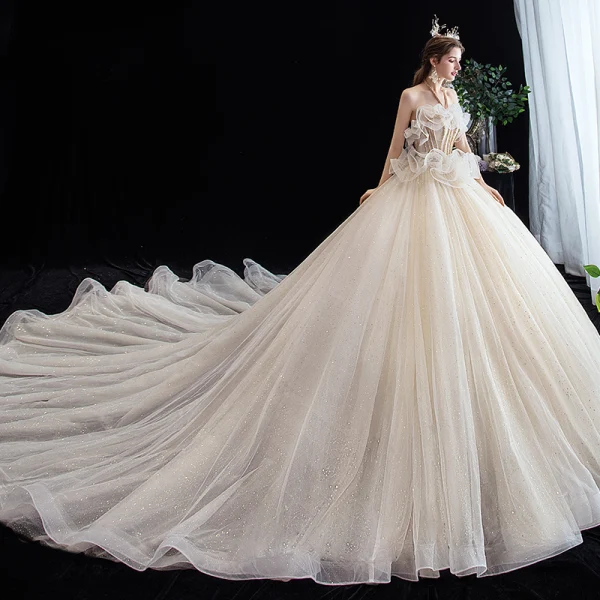 Schöne Champagner Brautkleider / Hochzeitskleider 2020 Ballkleid Neckholder Ärmellos Rückenfreies Perlenstickerei Glanz Tülle Kathedrale Schleppe Rüschen