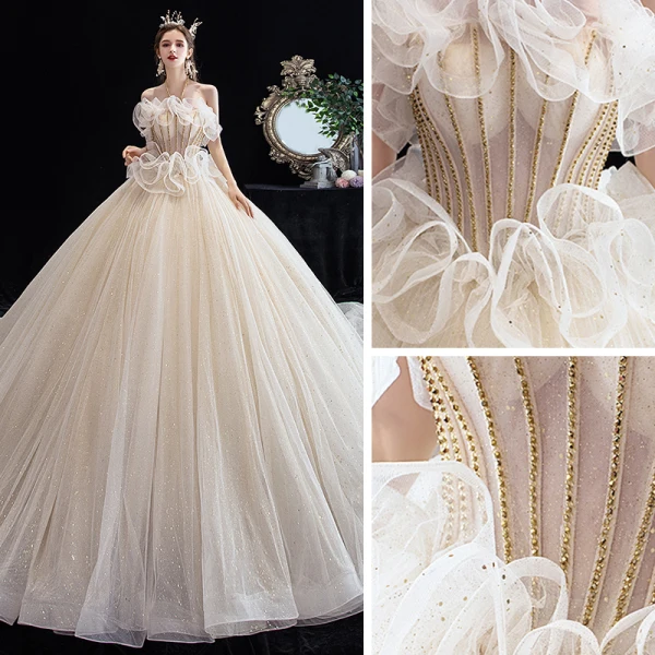 Schöne Champagner Brautkleider / Hochzeitskleider 2020 Ballkleid Neckholder Ärmellos Rückenfreies Perlenstickerei Glanz Tülle Kathedrale Schleppe Rüschen