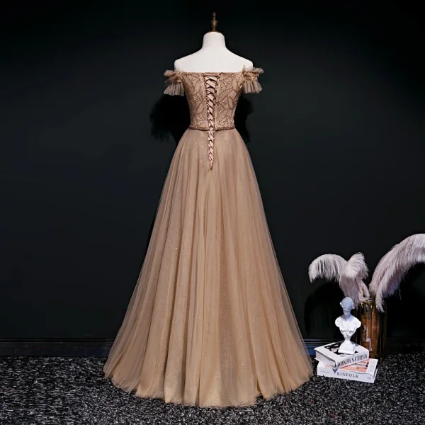 Beste Braun Abendkleider 2020 A Linie Off Shoulder Kurze Ärmel Perlenstickerei Stoffgürtel Lange Rüschen Rückenfreies Festliche Kleider