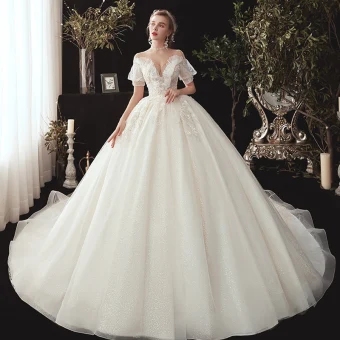 Style Victorien Champagne Transparentes Robe De Mariée 2020 Robe Boule V Cou Gonflée Manches Courtes Dos Nu Glitter Tulle Appliques En Dentelle Perlage Chapel Train Volants