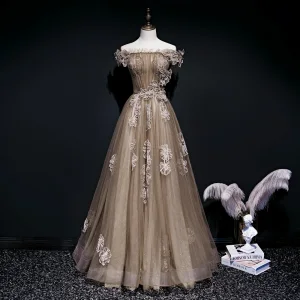 Mejor Marrón Transparentes Vestidos De Noche 2020 A Line Princess Fuera Del Hombro Manga Corta Glitter Tul Apliques Con Encaje Flor Cinturón Rebordear Largos Ruffle Sin Espalda Vestidos Formales