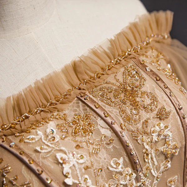 Haut de Gamme Marron Robe De Soirée 2020 Princesse De l'épaule Gonflée Manches Courtes Appliques En Dentelle Perlage Train De Balayage Volants Dos Nu Robe De Ceremonie