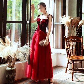 Élégant Rouge Daim Robe De Soirée 2020 Princesse Bretelles Spaghetti Transparentes Col V Profond Sans Manches Appliques Fleur Perlage Longue Volants Dos Nu Robe De Ceremonie