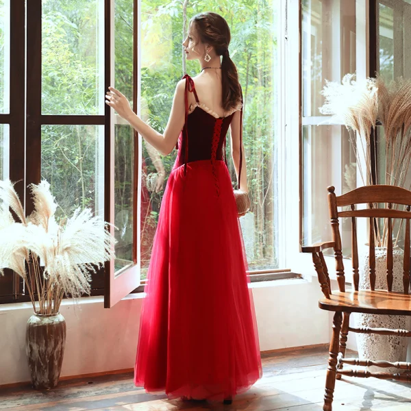 Élégant Rouge Daim Robe De Soirée 2020 Princesse Bretelles Spaghetti Transparentes Col v profond Sans Manches Appliques Fleur Perlage Longue Volants Dos Nu Robe De Ceremonie