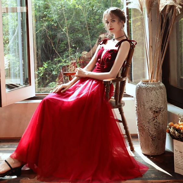 Élégant Rouge Daim Robe De Soirée 2020 Princesse Bretelles Spaghetti Transparentes Col v profond Sans Manches Appliques Fleur Perlage Longue Volants Dos Nu Robe De Ceremonie