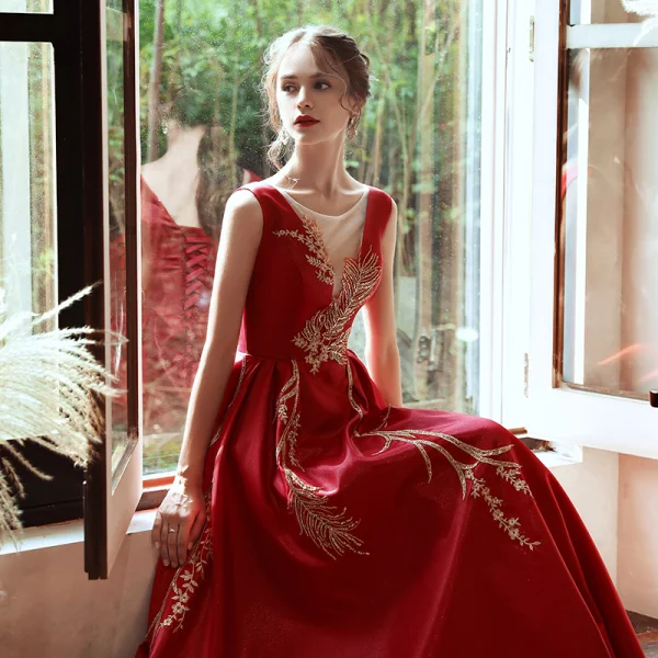 Élégant Rouge Satin Robe De Soirée 2020 Princesse Transparentes Col v profond Sans Manches Perlage Longue Volants Dos Nu Robe De Ceremonie