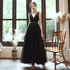 Élégant Noire Robe De Soirée 2020 Princesse Col V Profond Sans Manches Perlage Ceinture Longue Volants Dos Nu Robe De Ceremonie