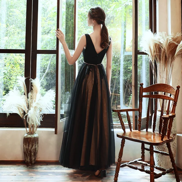 Élégant Noire Robe De Soirée 2020 Princesse Col v profond Sans Manches Perlage Ceinture Longue Volants Dos Nu Robe De Ceremonie