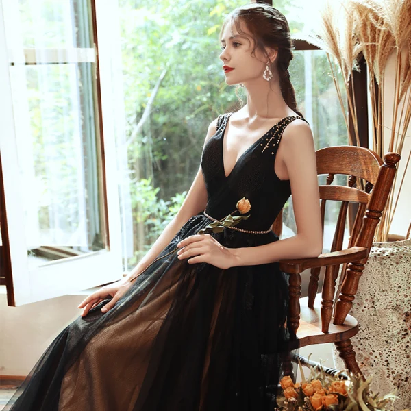Élégant Noire Robe De Soirée 2020 Princesse Col v profond Sans Manches Perlage Ceinture Longue Volants Dos Nu Robe De Ceremonie