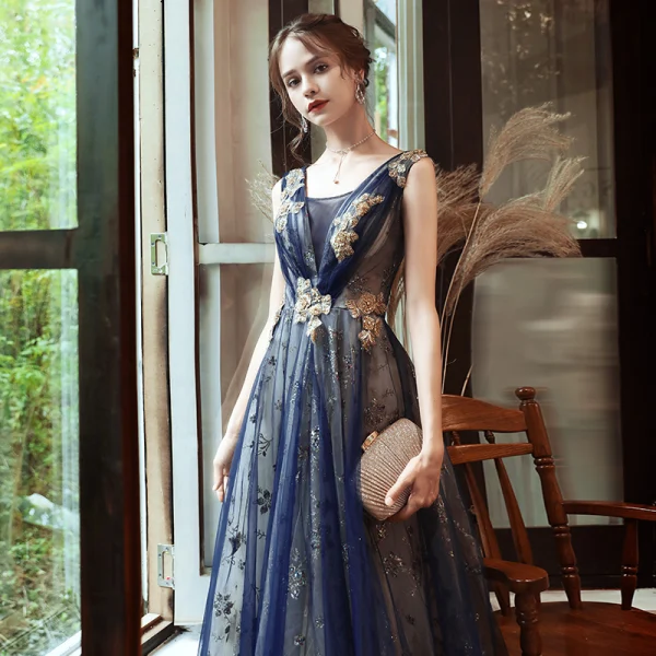 Élégant Bleu Marine Robe De Soirée 2020 Princesse Transparentes Col v profond Sans Manches Appliques En Dentelle Perlage Glitter Tulle Longue Volants Dos Nu