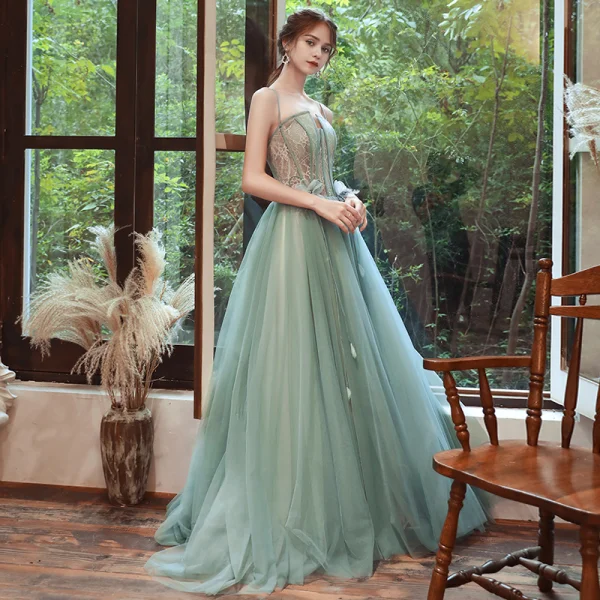 Élégant Vert Robe De Soirée 2020 Princesse Bretelles Spaghetti Sans Manches Appliques Fleur Plumes Perlage Train De Balayage Volants Dos Nu Robe De Ceremonie