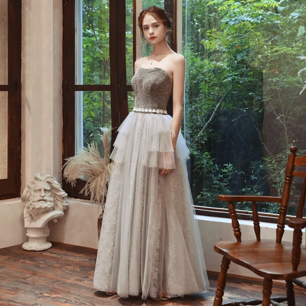 Rimelig Grå Selskapskjoler 2020 Prinsesse Kjæreste Uten Ermer Glitter Polyester Appliques Blonder Sash Lange Buste Ryggløse Formelle Kjoler