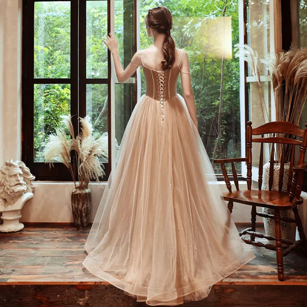 Élégant Champagne Robe De Soirée 2020 Princesse Bretelles Spaghetti Sans Manches Perlage Glitter Tulle Train De Balayage Volants Dos Nu Robe De Ceremonie