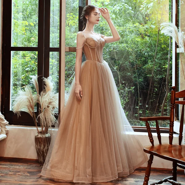 Élégant Champagne Robe De Soirée 2020 Princesse Bretelles Spaghetti Sans Manches Perlage Glitter Tulle Train De Balayage Volants Dos Nu Robe De Ceremonie
