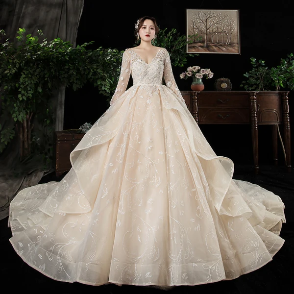 Schöne Champagner Plus Größe Brautkleider / Hochzeitskleider 2020 Ballkleid V-Ausschnitt Lange Ärmel Rückenfreies Applikationen Spitze Perlenstickerei Kathedrale Schleppe Rüschen