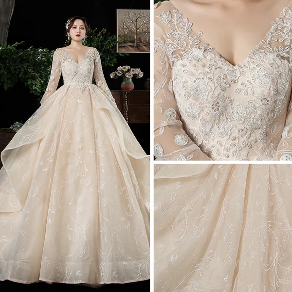 Schöne Champagner Plus Größe Brautkleider / Hochzeitskleider 2020 Ballkleid V-Ausschnitt Lange Ärmel Rückenfreies Applikationen Spitze Perlenstickerei Kathedrale Schleppe Rüschen