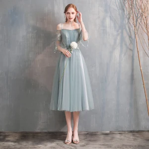 Abordable Vert Robe Demoiselle D Honneur 2020 Princesse De L Épaule Manches De Cloche Appliques En Dentelle Thé Longueur Volants Dos Nu Robe Pour Mariage